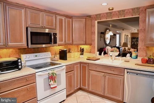 8200 Centennial Sta, WARMINSTER, PA, 18974-5901 | Card Image
