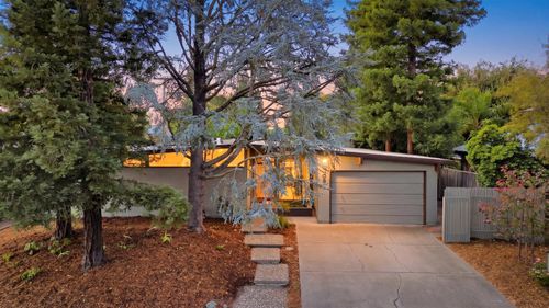 808 Villanova Dr, Davis, CA, 95616-1747 | Card Image