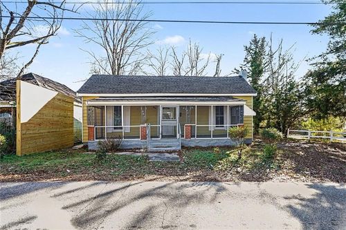 107 1st St, Barnesville, GA, 30204-1360 | Card Image