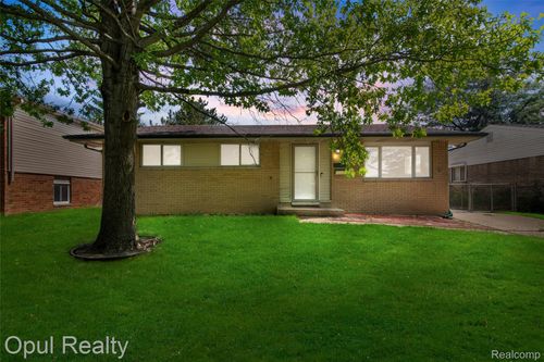 8732 Holly Dr, Canton, MI, 48187-4250 | Card Image