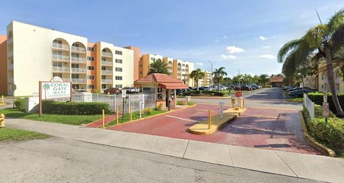 4-316-7000 Nw 186th St, Hialeah, FL, 33015-3103 | Card Image