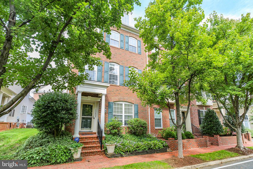 Custis St, Woodbridge, VA 22191
