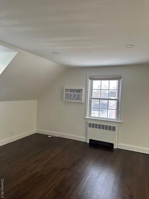 1st-106 Bregman Ave, New Hyde Park, NY, 11040-2013 | Card Image