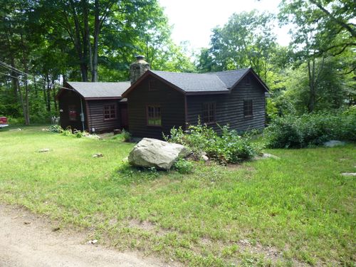39 Schoolhouse Ln, East Hampton, CT, 06424-1886 | Card Image