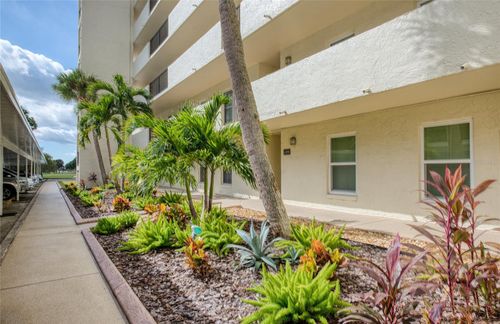 1209-225 Country Club Dr, LARGO, FL, 33771-2226 | Card Image