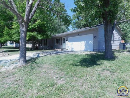 104 Dakota Ave, Holton, KS, 66436-1266 | Card Image