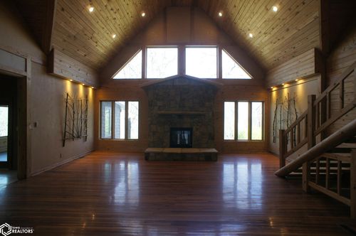 2502 Inkpaduta Ave, Webster City, IA, 50595-7312 | Card Image