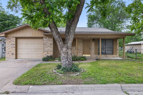 555 E Houston Street, Giddings, TX, 78942 | Card Image