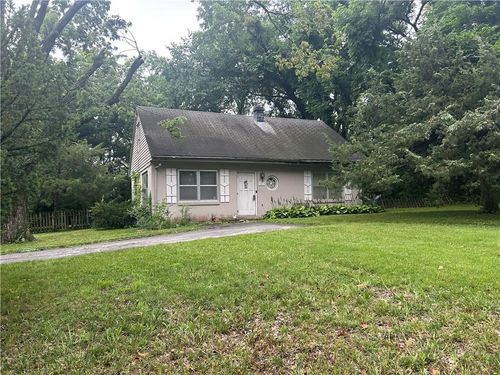 1013 W Santa Fe Trl, Kansas City, MO, 64145-1067 | Card Image