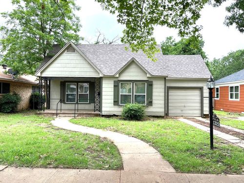 1322 W Bond St, Denison, TX, 75020-1804 | Card Image
