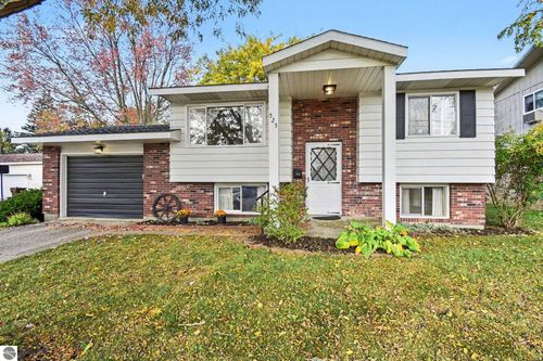 525 N Pine River St, Ithaca, MI, 48847-1143 | Card Image
