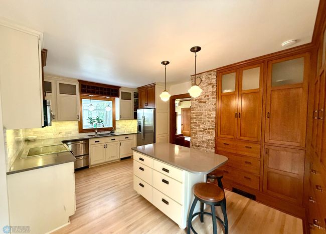 Eat-in Kitchen | Image 17