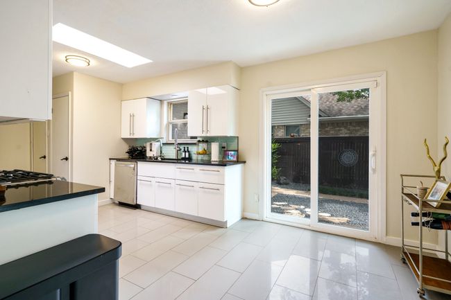 12208 Treeview Ln, House other with 4 bedrooms, 2 bathrooms and null parking in Farmers Branch TX | Image 7