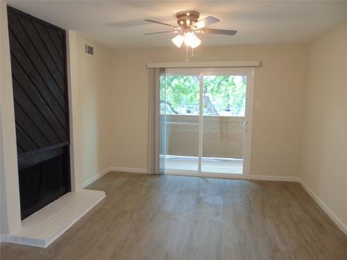 2072-8110 Skillman St, Dallas, TX, 75231-2813 | Card Image