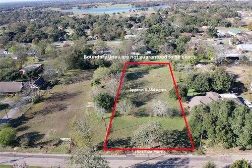 1521 E Morris St, Madisonville, TX, 77864-2139 | Card Image