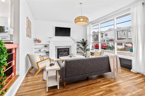 80 Central Ave, Hull, MA, 02045-1731 | Card Image