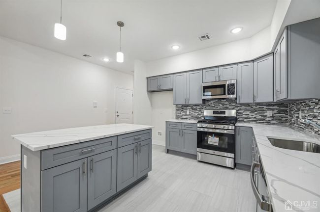 2 - 38 Blum Street, Condo with 3 bedrooms, 2 bathrooms and null parking in Newark NJ | Image 5