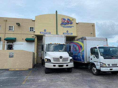 8578 Nw 61st St, Miami, FL, 33166-3309 | Card Image