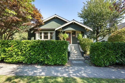 415 3rd St, New Westminster, BC, V3L2S3 | Card Image