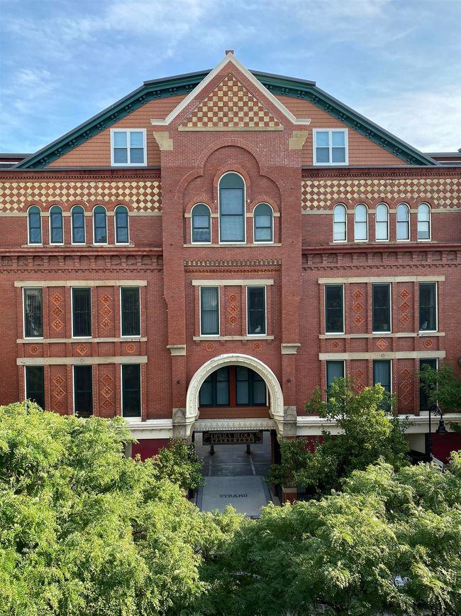 APT-214 - 30 Hanover St, Condo with 2 bedrooms, 1 bathrooms and null parking in Manchester NH | Image 4