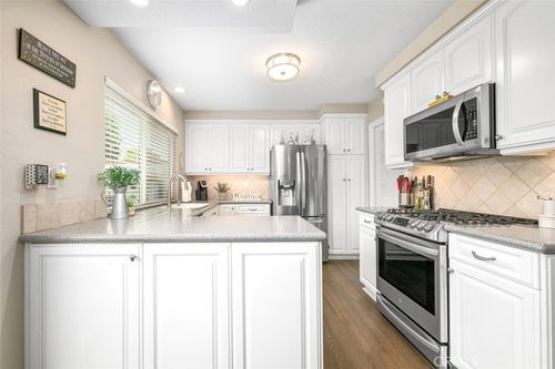 6898 Breton Way, Cypress, CA, 90630-5430 | Card Image