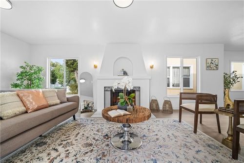 1558 Hauser Blvd, Los Angeles, CA, 90019-3940 | Card Image
