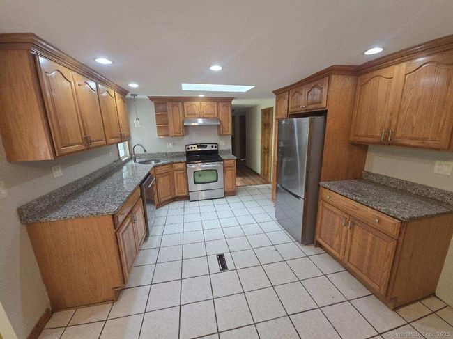 29 Ralph St, House other with 5 bedrooms, 2 bathrooms and null parking in Moosup CT | Image 5