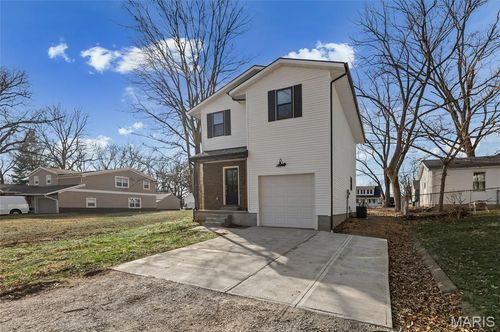 7 N Vine St, Freeburg, IL, 62243-1442 | Card Image