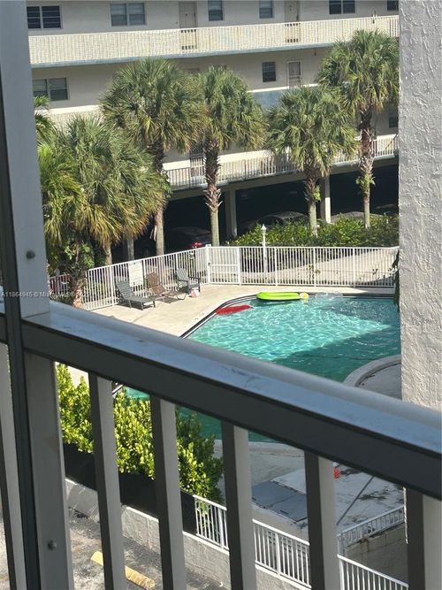 apt-322-16750 Ne 10th Ave, North Miami Beach, FL, 33162-2676 | Card Image