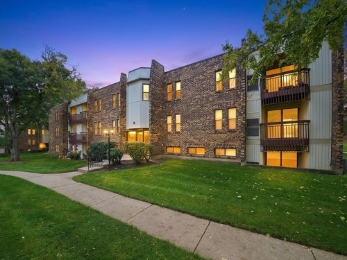 25c-2214 Country Club Drive, Woodridge, IL, 60517 | Card Image