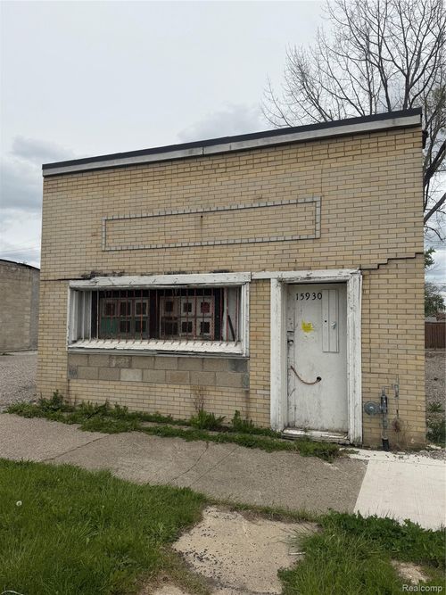 15930 W 7 Mile Rd, Detroit, MI, 48235-2954 | Card Image