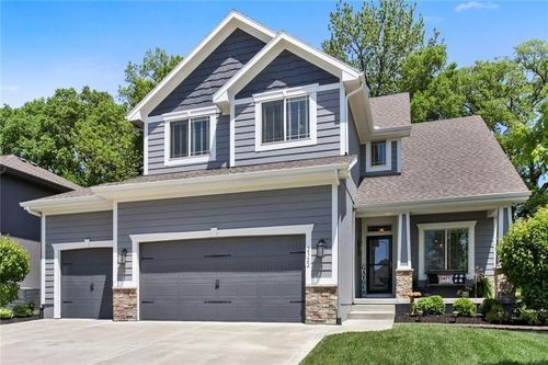 2322 Sw River Trail Rd, Lee's Summit, MO, 64082-7804 | Card Image