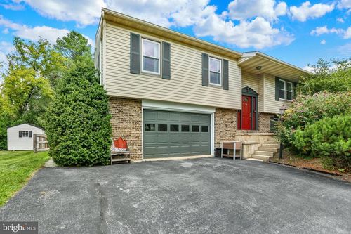 809 Evergreen Dr, WYOMISSING, PA, 19610-1517 | Card Image