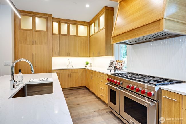 6050 Chorus Frog St Ne, House other with 4 bedrooms, 5 bathrooms and 2 parking in Bainbridge Island WA | Image 12