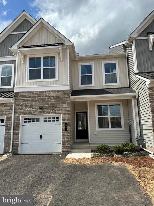 9 Turf Ct, ROYERSFORD, PA, 19468-1320 | Card Image