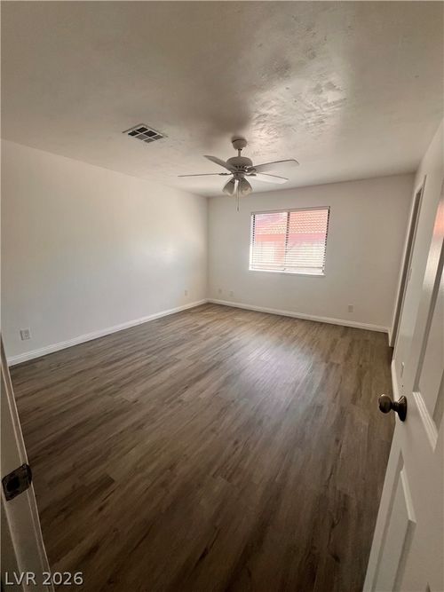 9d-5576 W Rochelle Ave, Las Vegas, NV, 89103-3410 | Card Image