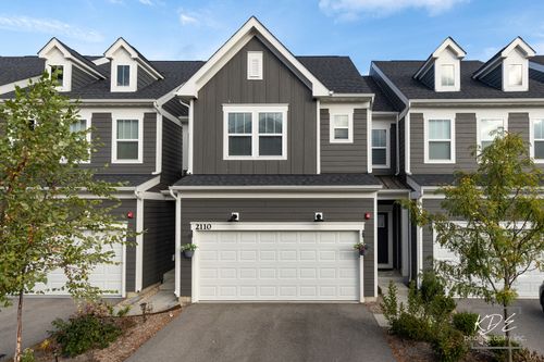 2110 Weatherbee Ln, Naperville, IL, 60563-1615 | Card Image