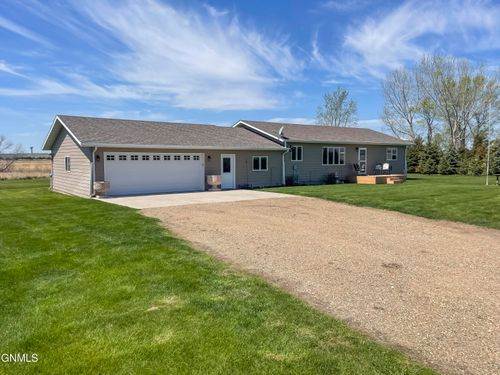 8 Rudy Ln Sw, Linton, ND, 58552-9067 | Card Image