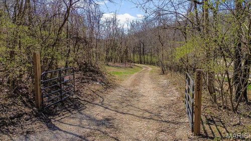 2955 Greenwood Dr, High Ridge, MO, 63049-2709 | Card Image