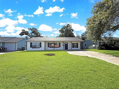 1417 5th Ave N, Texas City, TX, 77590-5432 | Card Image