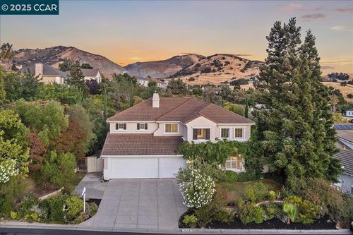 1008 Rolling Woods Way, Concord, CA, 94521-5401 | Card Image