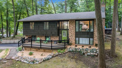 352 Horseshoe Ct, Plainwell, MI, 49080-9148 | Card Image