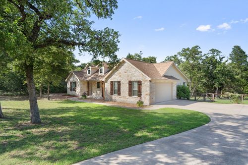 147 Pin Oak Xing, Elgin, TX, 78621-5584 | Card Image