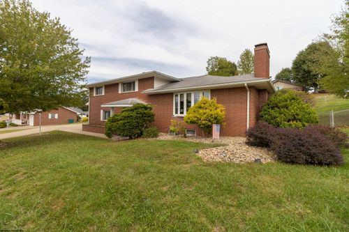 220 Meadow View Dr, Bridgeport, WV, 26330-1227 | Card Image