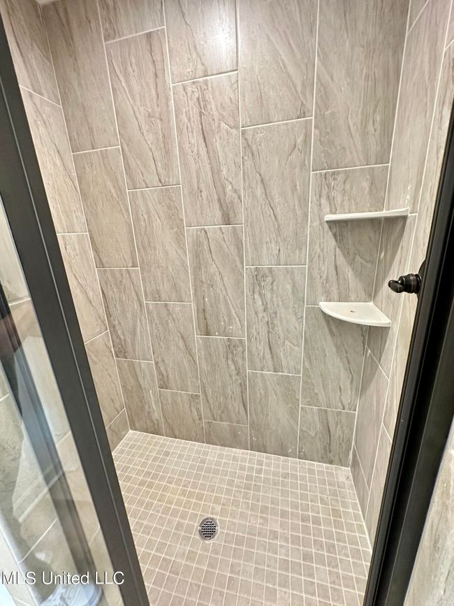 Primary shower | Image 17