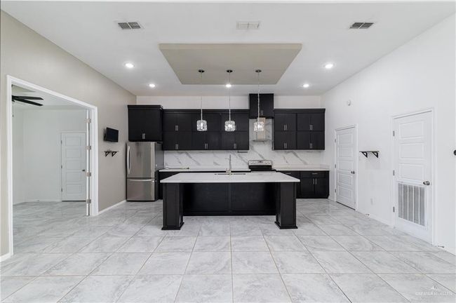 211 N 17 Th St, House other with 4 bedrooms, 3 bathrooms and 2 parking in Hidalgo TX | Image 6
