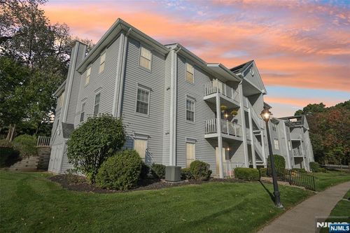 1088 Ash Dr, Mahwah, NJ, 07430-2383 | Card Image
