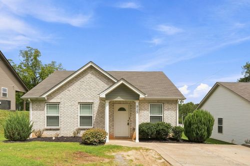 915 17th Ave E, Springfield, TN, 37172-3801 | Card Image