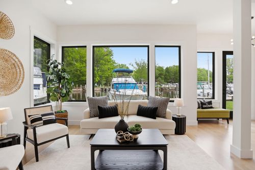 1-1 N Bailey Ave, South Haven, MI, 49090-1590 | Card Image