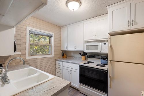 110282 Village Rd, Chaska, MN, 55318-2607 | Card Image